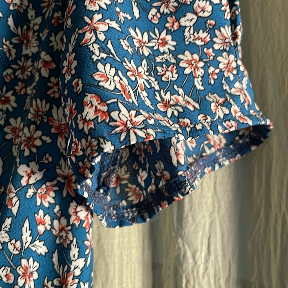 No brand blue 100% polyester lightweight button down floral dress size M